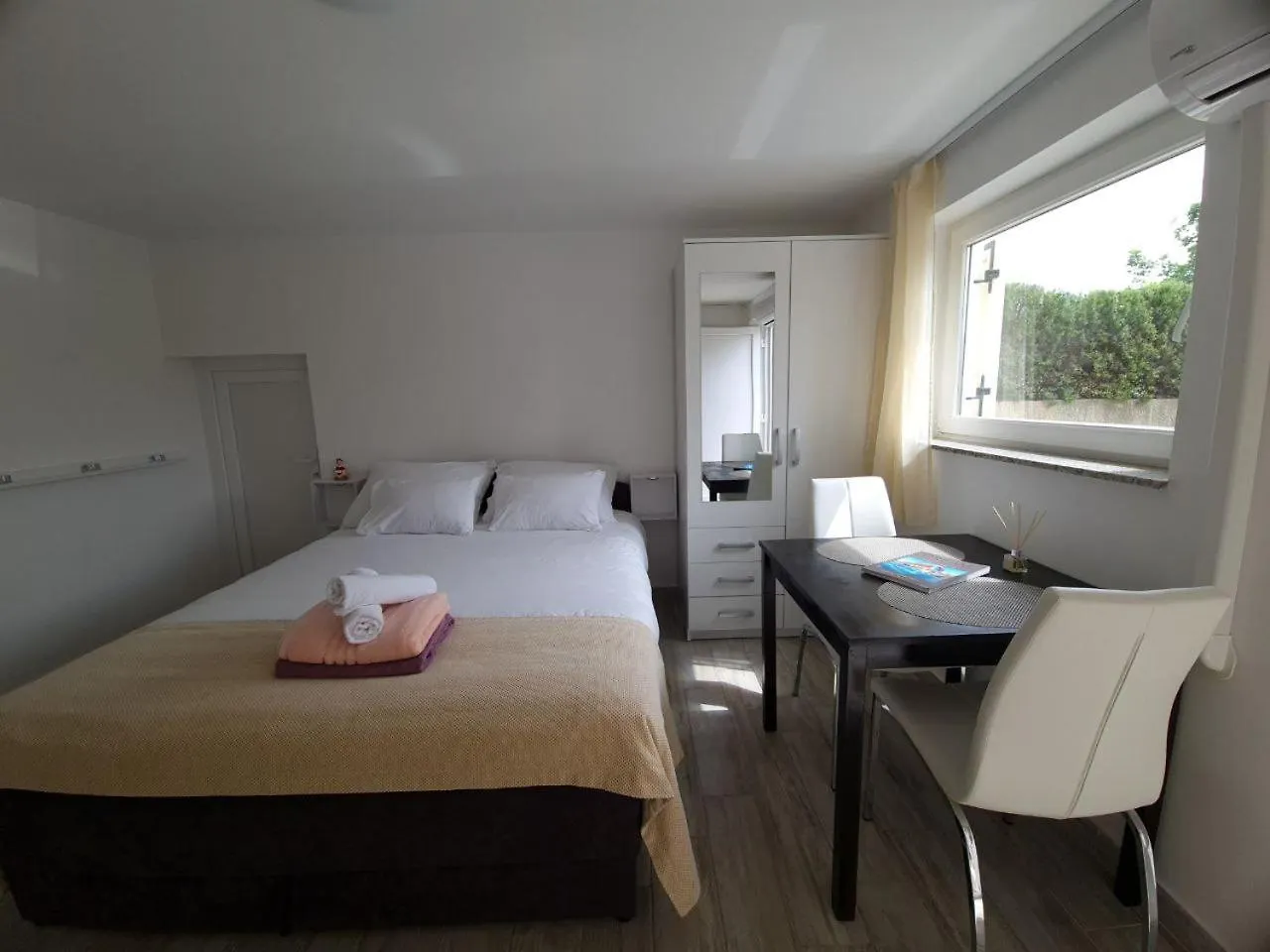 Eden Apartment Kornić 0*,  Chorvatsko